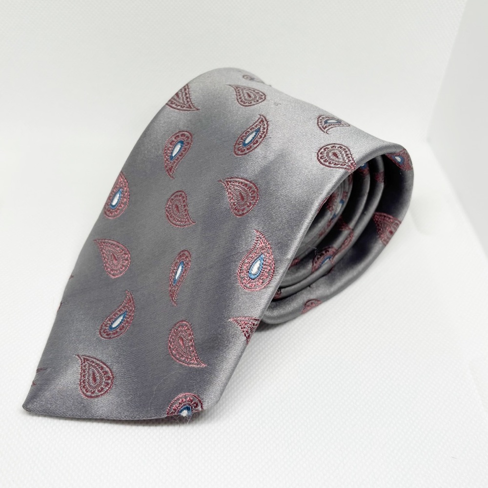 Vintage Botany 500 silver gray paisley‎ tie